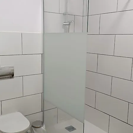 A House With A Garden, Garage, Sauna, And Jacuzzi Apartman *