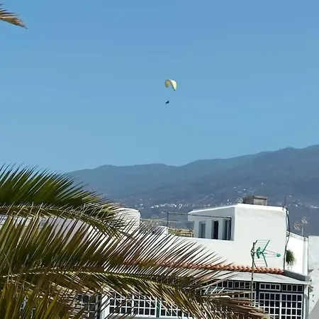 A House With A Garden, Garage, Sauna, And Jacuzzi Apartman