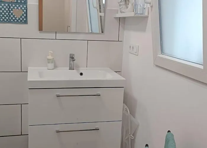 A House With A Garden, Garage, Sauna, And Jacuzzi Apartment *