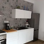 A House With A Garden, Garage, Sauna, And Jacuzzi Appartamento