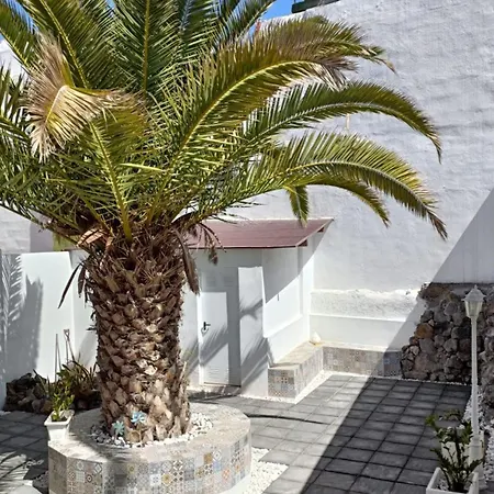 דירה A House With A Garden, Garage, Sauna, And Jacuzzi