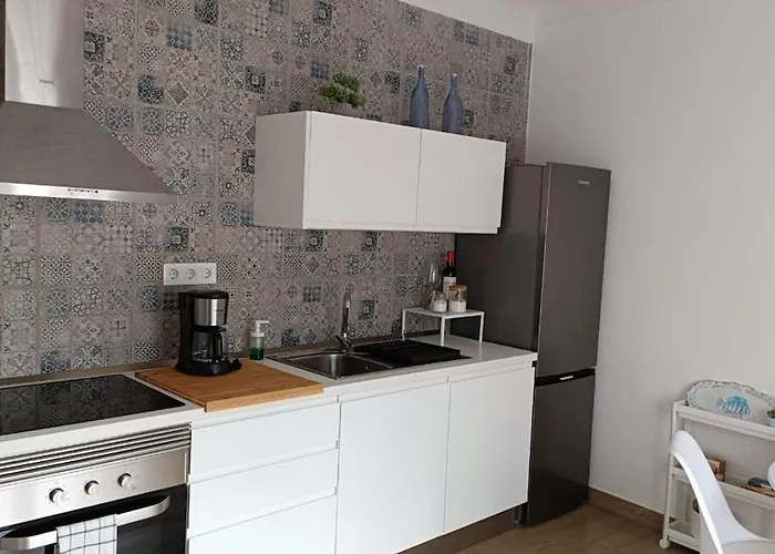 A House With A Garden, Garage, Sauna, And Jacuzzi דירה