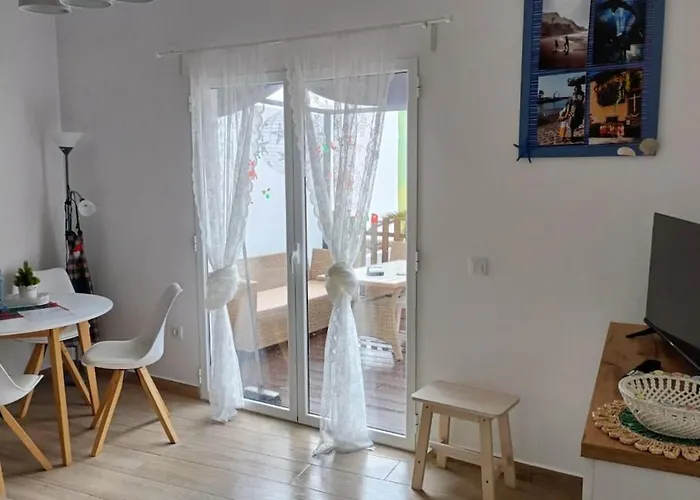 דירה A House With A Garden, Garage, Sauna, And Jacuzzi *