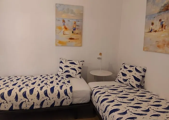 A House With A Garden, Garage, Sauna, And Jacuzzi דירה *