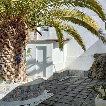 شقة A House With A Garden, Garage, Sauna, And Jacuzzi *