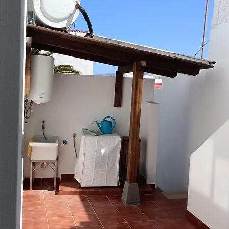 A House With A Garden, Garage, Sauna, And Jacuzzi Lägenhet *