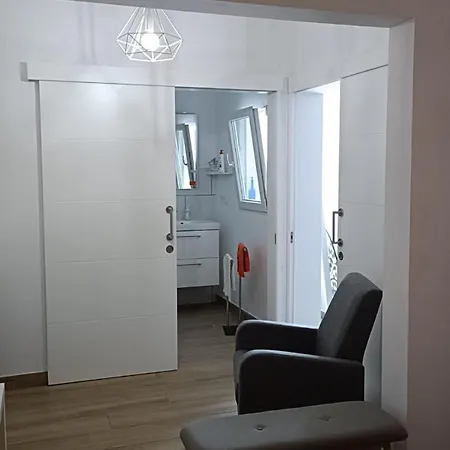 A House With A Garden, Garage, Sauna, And Jacuzzi Apartment *