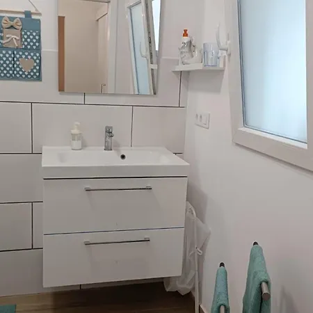 A House With A Garden, Garage, Sauna, And Jacuzzi Lejlighed *
