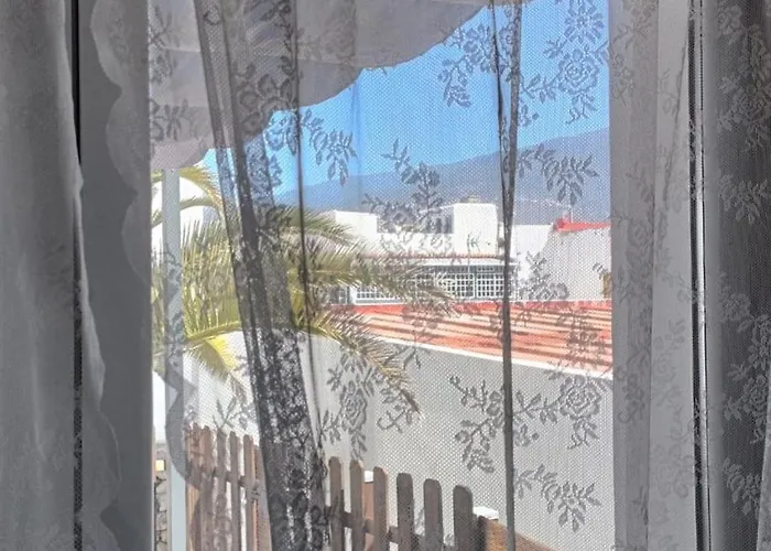 A House With A Garden, Garage, Sauna, And Jacuzzi Lägenhet