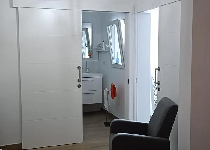 A House With A Garden, Garage, Sauna, And Jacuzzi Lägenhet *