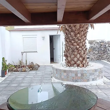 Appartement A House With A Garden, Garage, Sauna, And Jacuzzi