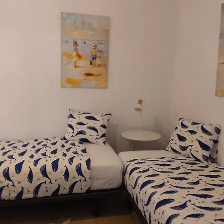 A House With A Garden, Garage, Sauna, And Jacuzzi Appartamento *