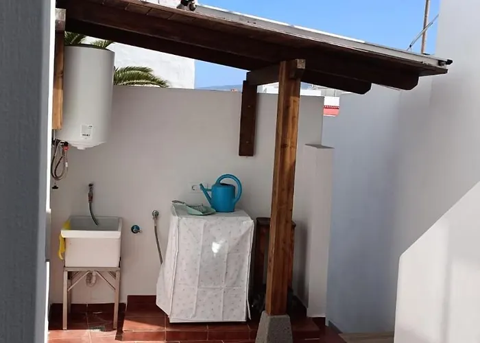 A House With A Garden, Garage, Sauna, And Jacuzzi Appartamento *